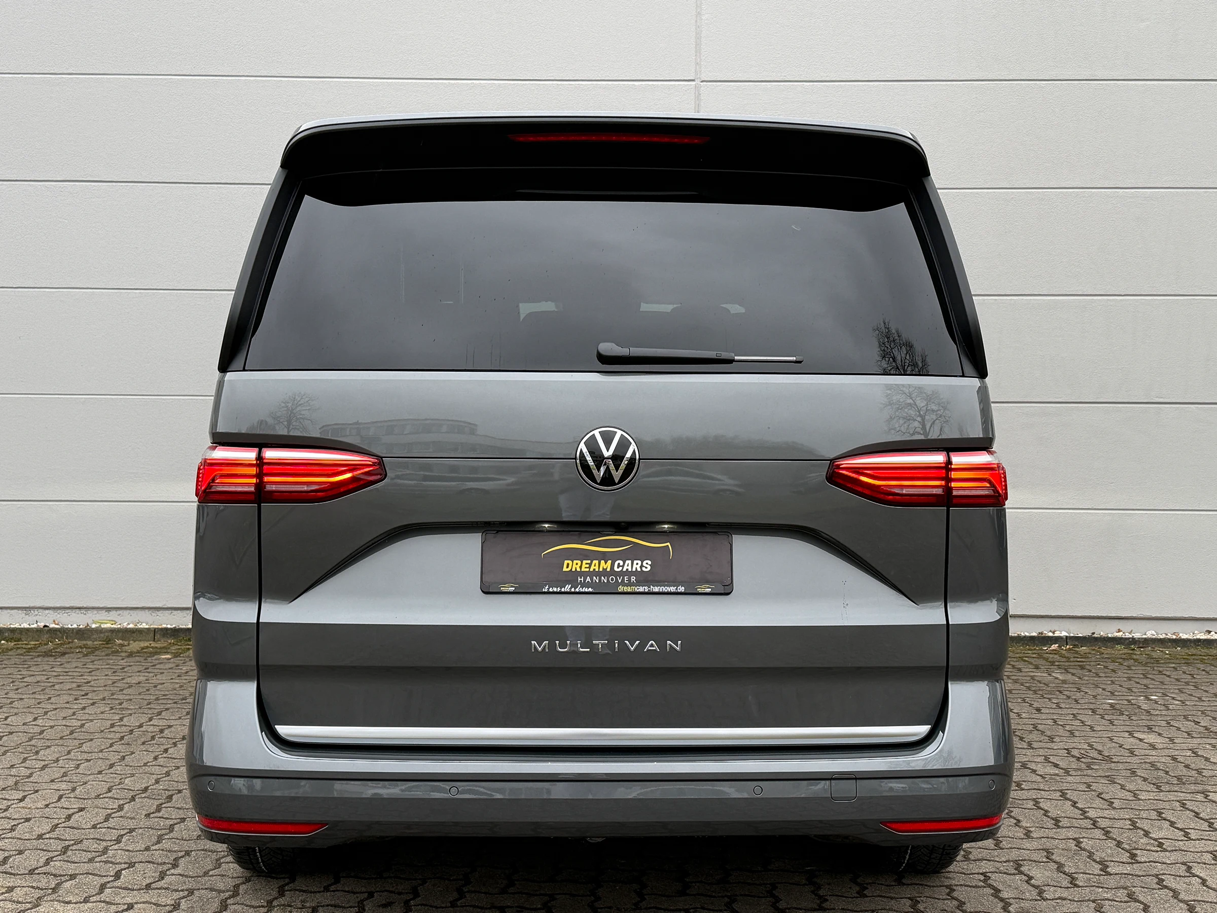 Seite: VW T7 Multivan Lang - Hinten