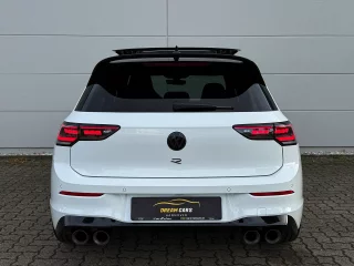 VW Golf 8 R Black Edition Akrapovic mieten!