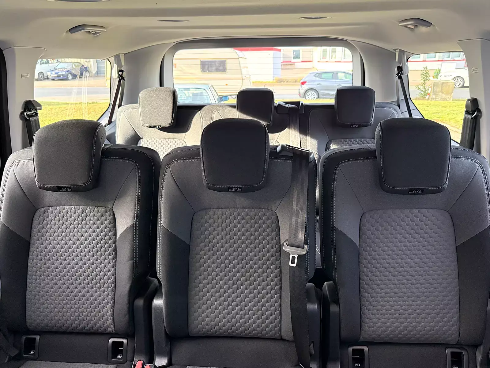 VW T7 Caravelle 9 Sitzer mieten!