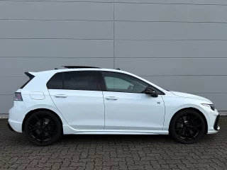 VW Golf 8 R Black Edition Akrapovic mieten!
