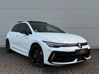VW Golf 8 R Black Edition Akrapovic mieten!